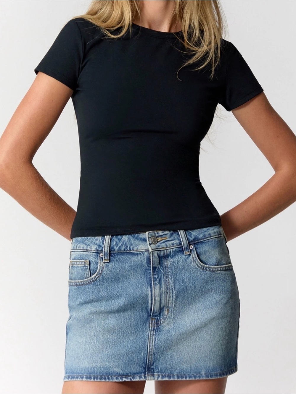 PacSun Bella Denim Miniskirt Size 24 – Medium Wash Y2K Mini Skirt